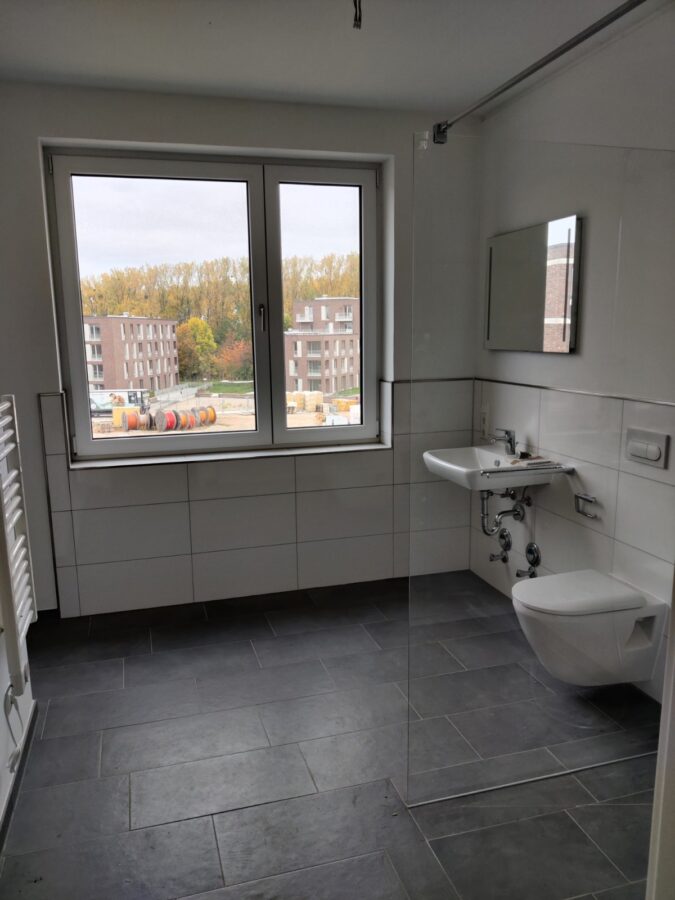 Großzügige 4 Zimmerwohnung mit Balkon - Beispiel Duschbad