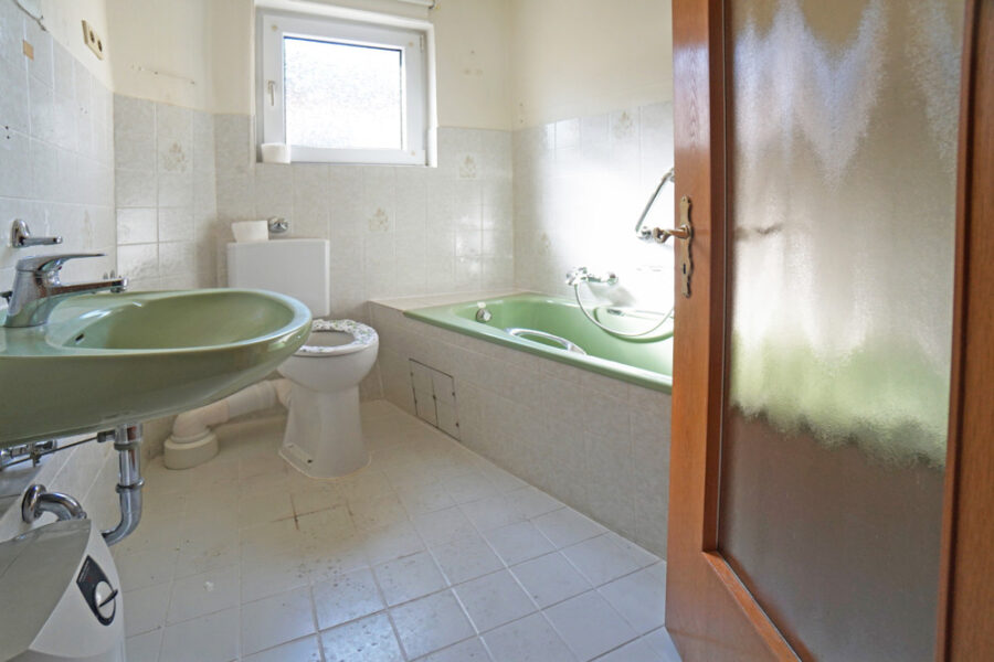 Charmantes Einfamilienhaus in Mainz Weisenau mit vielen Nutzungsmöglichkeiten - Badezimmer