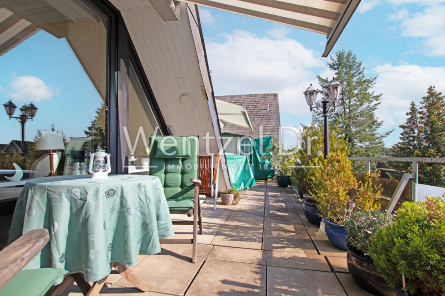 Traumhafte Penthousewohnung in Stockelsdorf - 60m² Dachterrasse und Pool - Dachterrasse