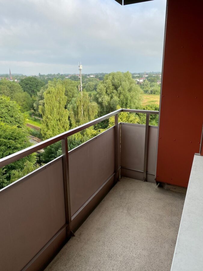 Schöne Familienwohnung mit Balkon und tollem Ausblick über Wedel - Balkon