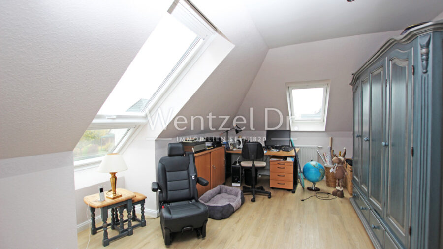 PROVISIONSFREI für Käufer – Tolles Wohnhaus mit hoher Energieeffizienz nahe Schweriner See! - Zimmer im OG (2)